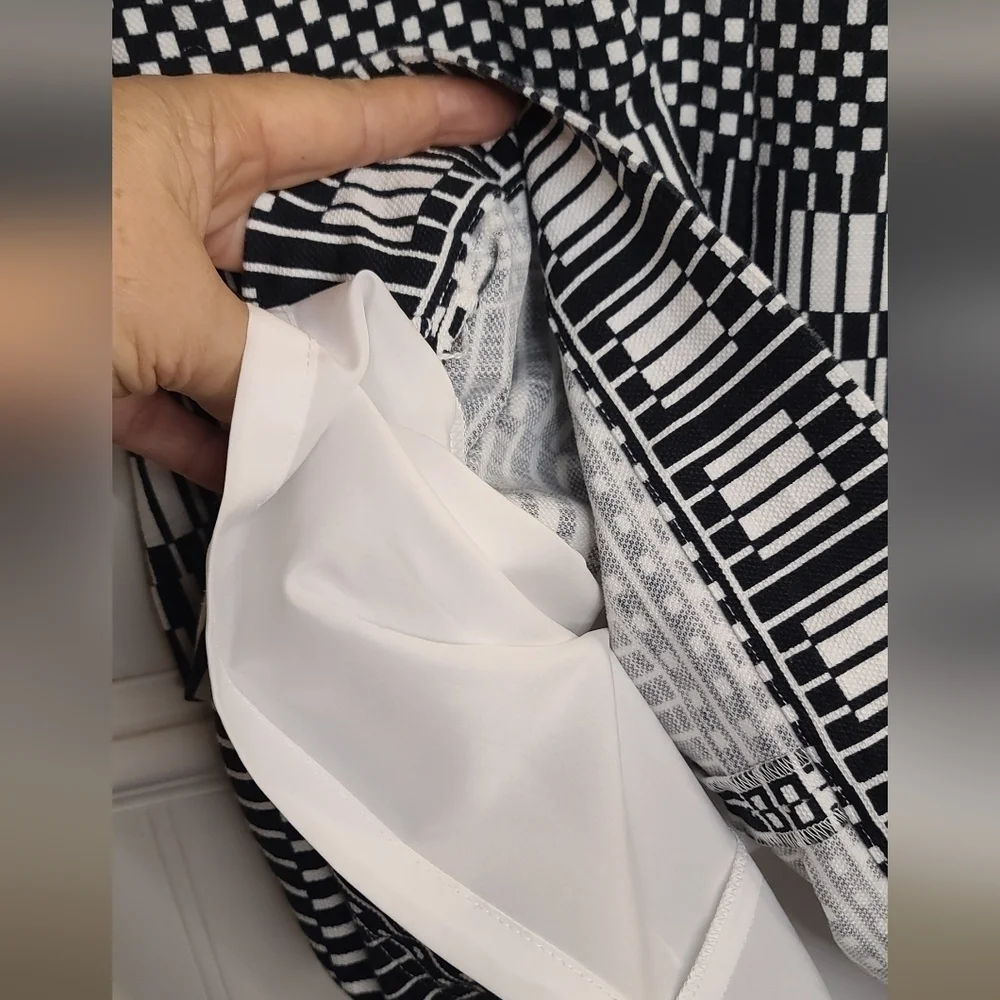 IROO Black and White Patterned Dress Size 40 (8-10) (M) Little Stain. See Photos